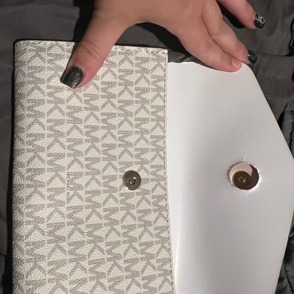 MK CLUTCH - Picture 3 of 3